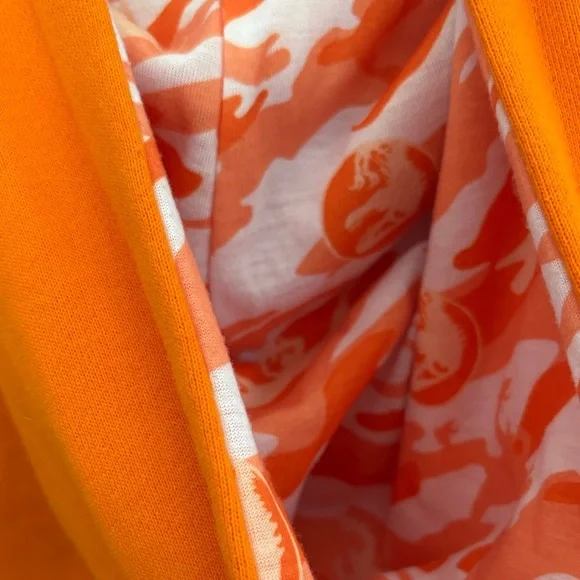 Universal Studios Jurassic World Hoodie - Picture 7 of 7